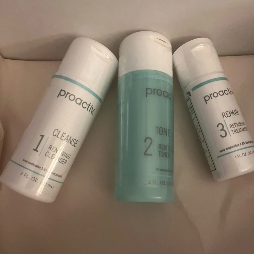 Proactiv White and Blue Skincare Trio - Picture 1 of 16